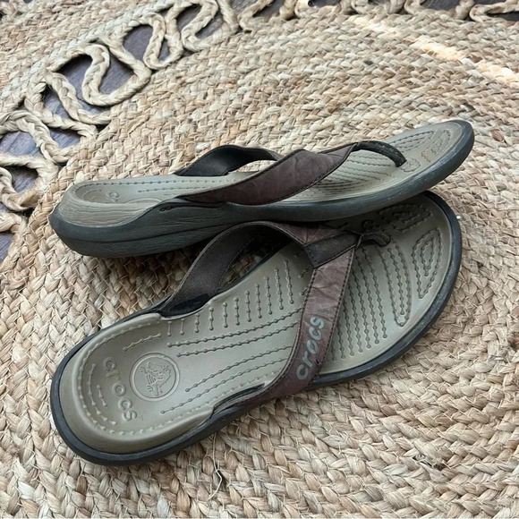 Crocs Women's Size 9 Brown Tan Thong Flip Flop Sandals - Picture 3 of 5
